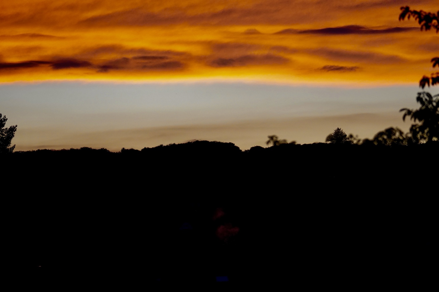 Feuerband am Horizont
